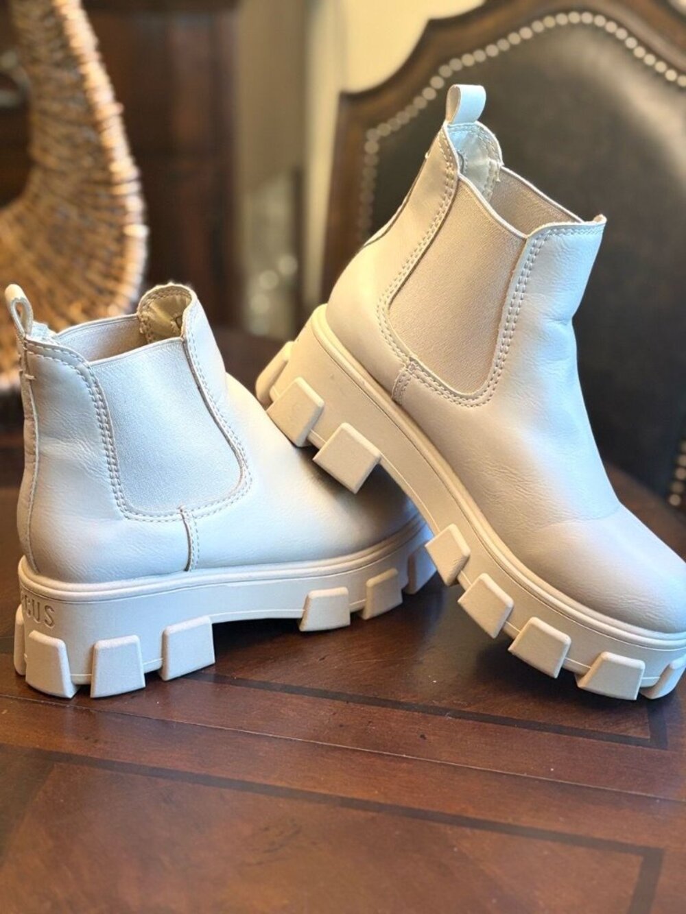 Circus NY by Sam Edelman Darielle Chunky Lug Sole Chelsea Boots Cream Ivory Size